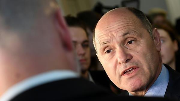 Innenminister: "Rettung auf See kann kein Ticket nach Europa sein"