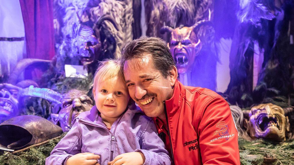 Bilder der Maskenausstellung