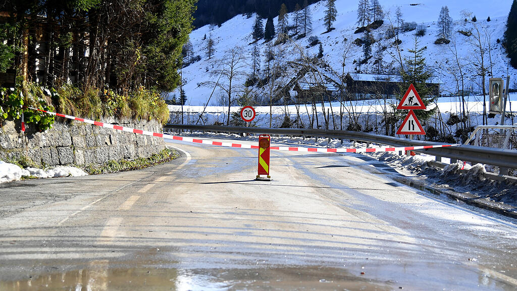 STRASSENSPERRE NACH HÜTTSCHLAG IM GROSSARLTAL