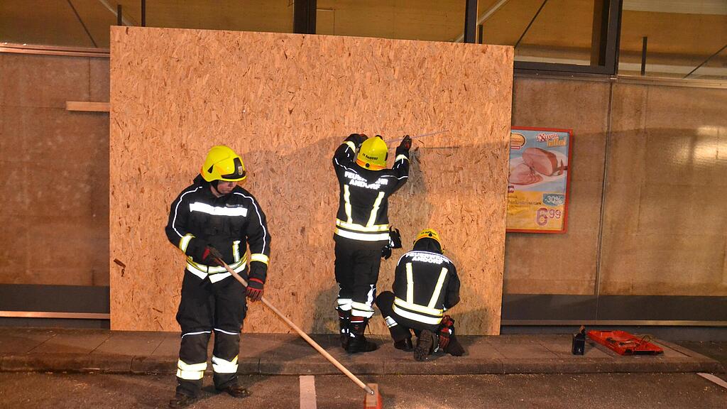 2018-12-28-FF-Andorf-Gebaeudesicherung-nach-Verkehrsunfall-DSC_0247.jpg