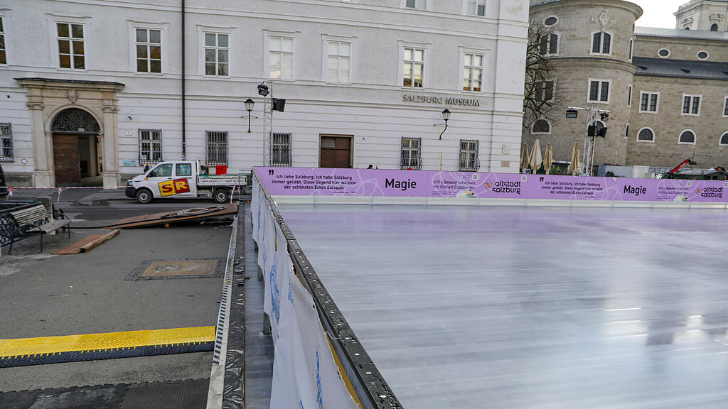 Aufbau Eiszauber am Mozartplatz
