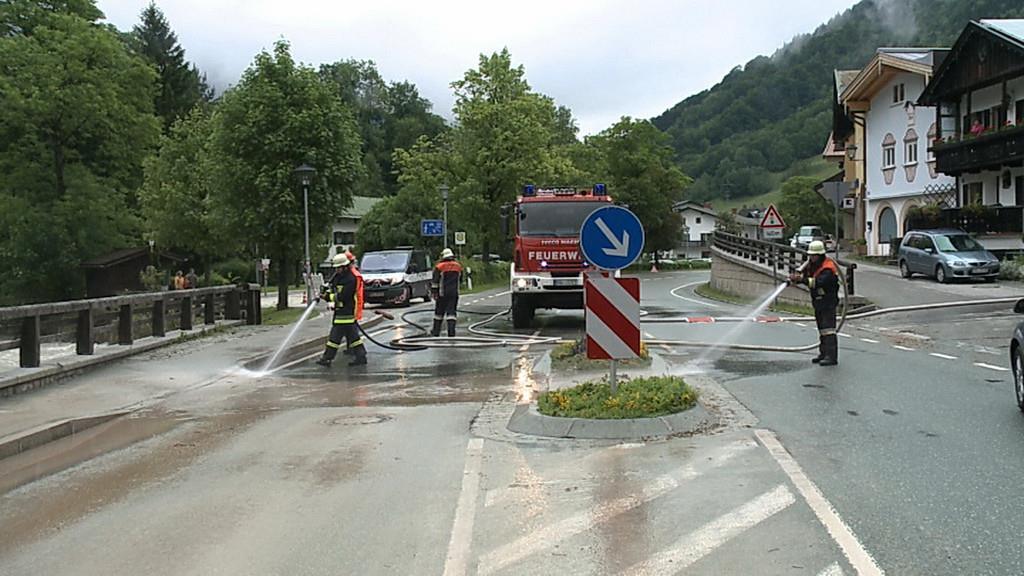 Aufräumarbeiten in Marktschellenberg