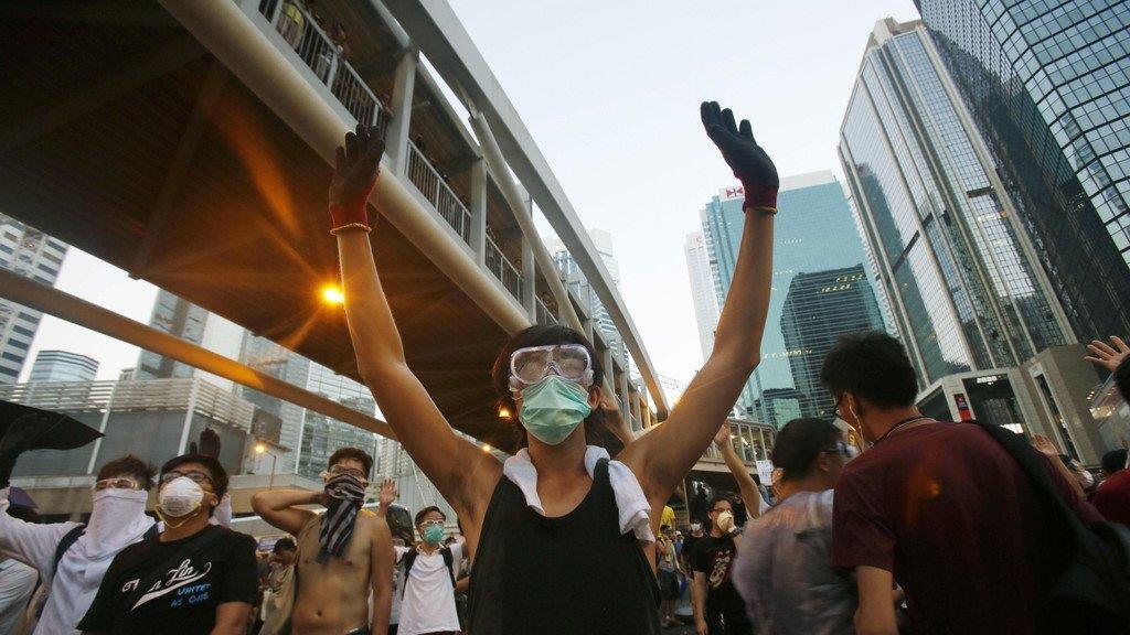 Demonstranten legen Hongkong lahm