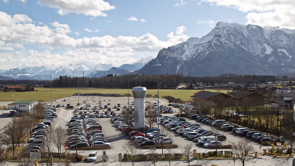 Flughafen sperrt 1.000 Parkplätze