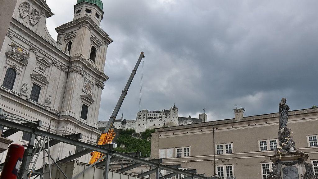 "Jedermann": Aufbauarbeiten am Domplatz
