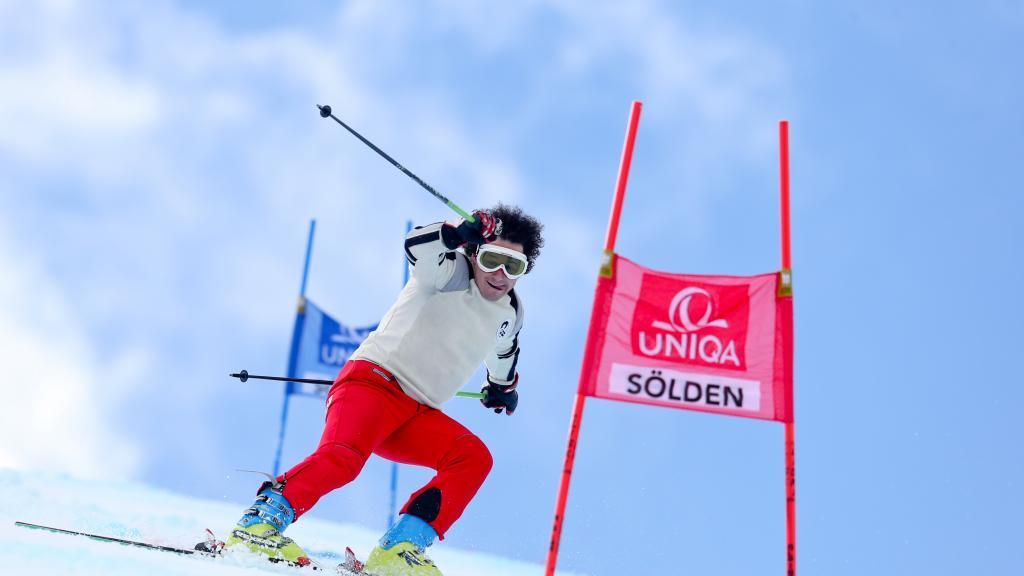 Schönfelder verabschiedet sich in Sölden im 70er-Outfit