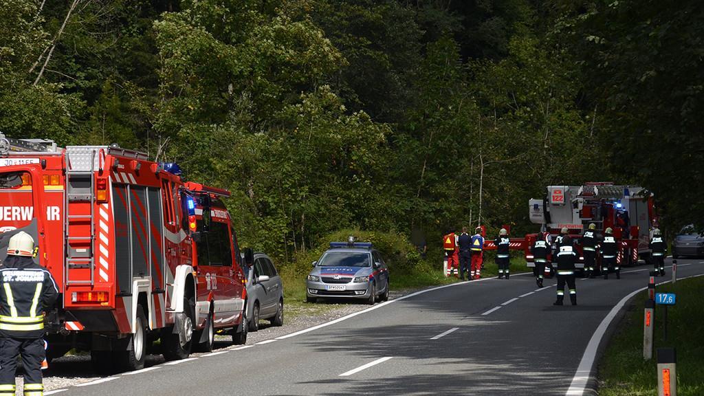 Familie von Ufer der Wagrainer Ache gerettet