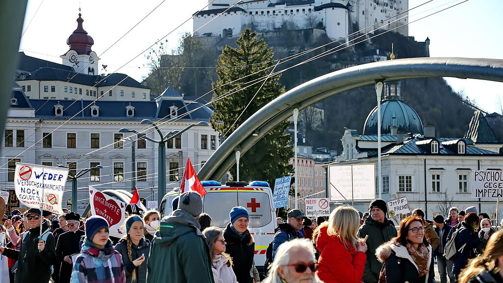 Corona-Demo in der Stadt Salzburg