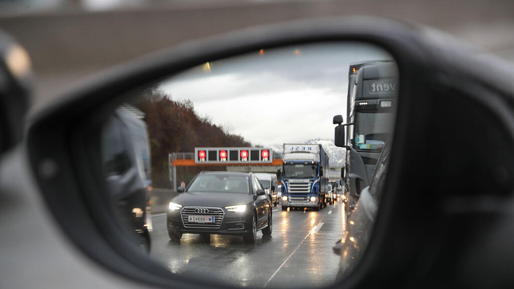 symb_stau symb_verkehr