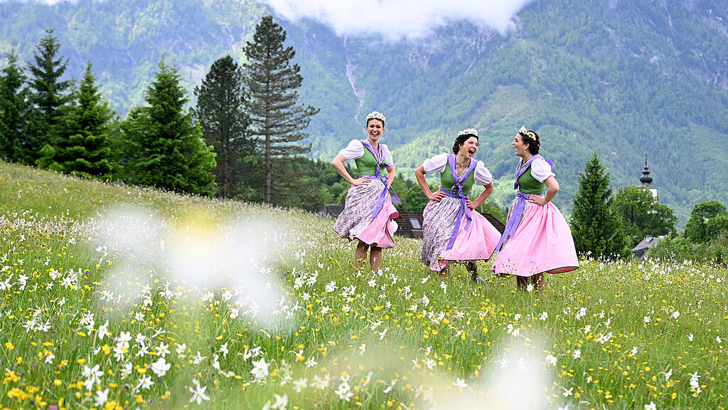 65. NARZISSENFEST IM AUSSEERLAND / FOTOTERMIN DER HOHEITEN