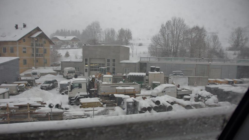 Schnee und Verkehrschaos auf den Straßen