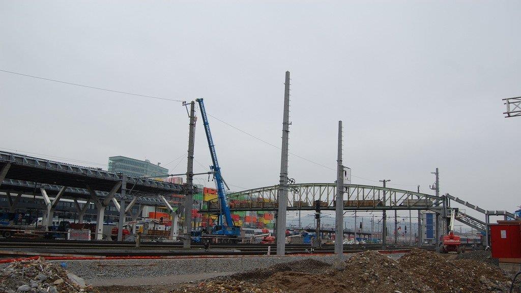 Fußgängerbrücke abgetragen