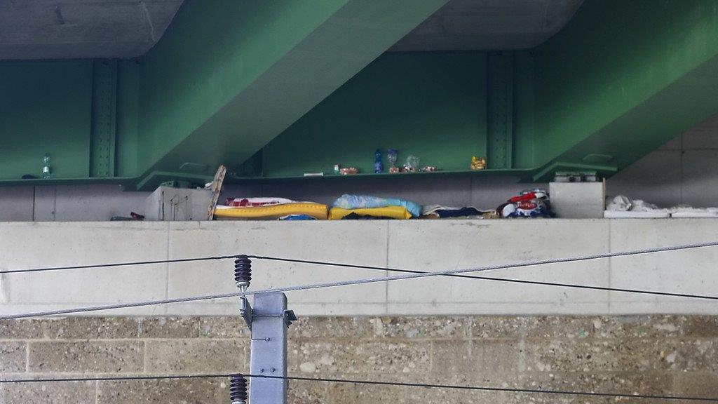 Mai 2015: Autobahnbrücke in Salzburg-Kasern wieder als Quartier