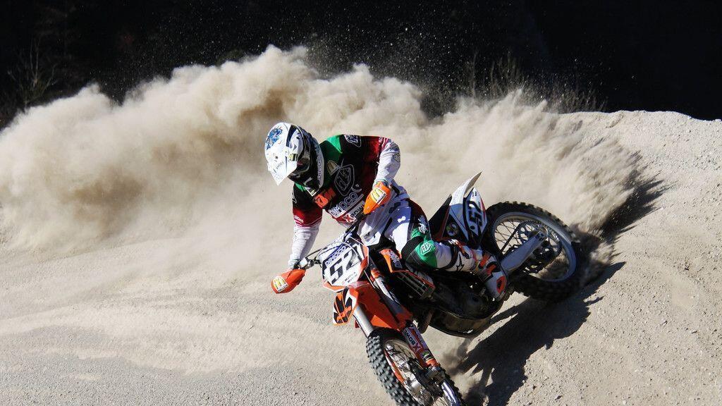 Walkner ist nach zwei Jahren in der pro Saison 100.000 Euro teuren Königsklasse MX1 heuer in die MX3 umgestiegen.