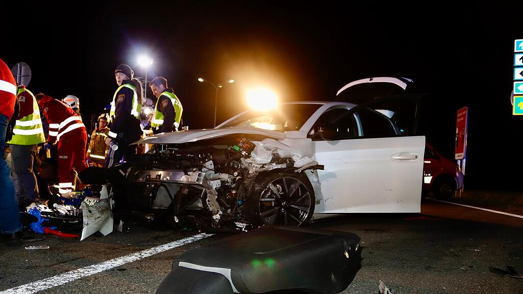 Unfall auf B1 in Neumarkt