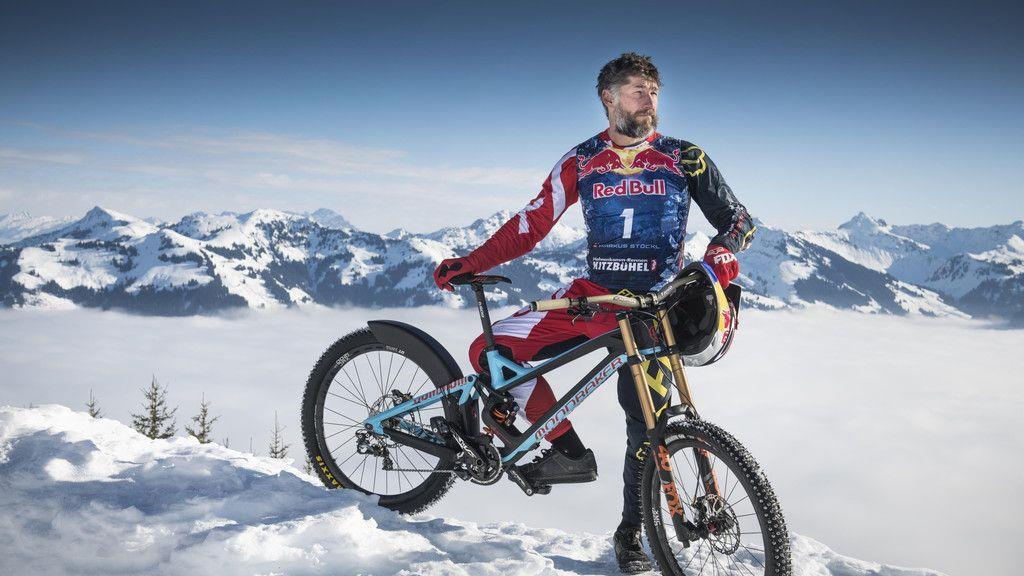 Mountainbiker Max Stöckl bezwingt die Streif