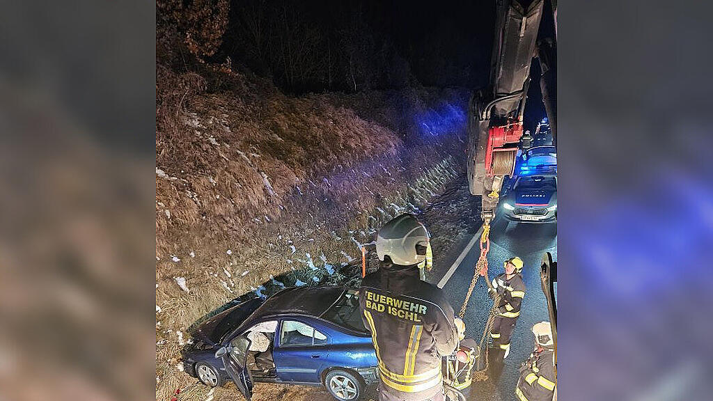 Unfall verwandelt B145 in Bad Ischl in Trümmerfeld
