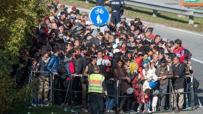 Die Flüchtlingslage an der deutsch-österreichischen Grenze ist fast außer Kontrolle.