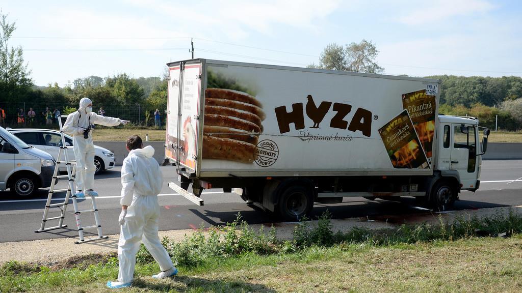 Leichen in Schlepperfahrzeug auf A4