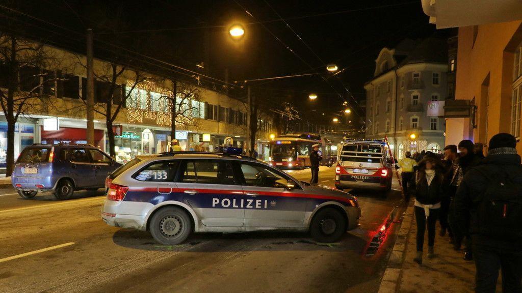 Streifenwagen crasht bei Kiesel