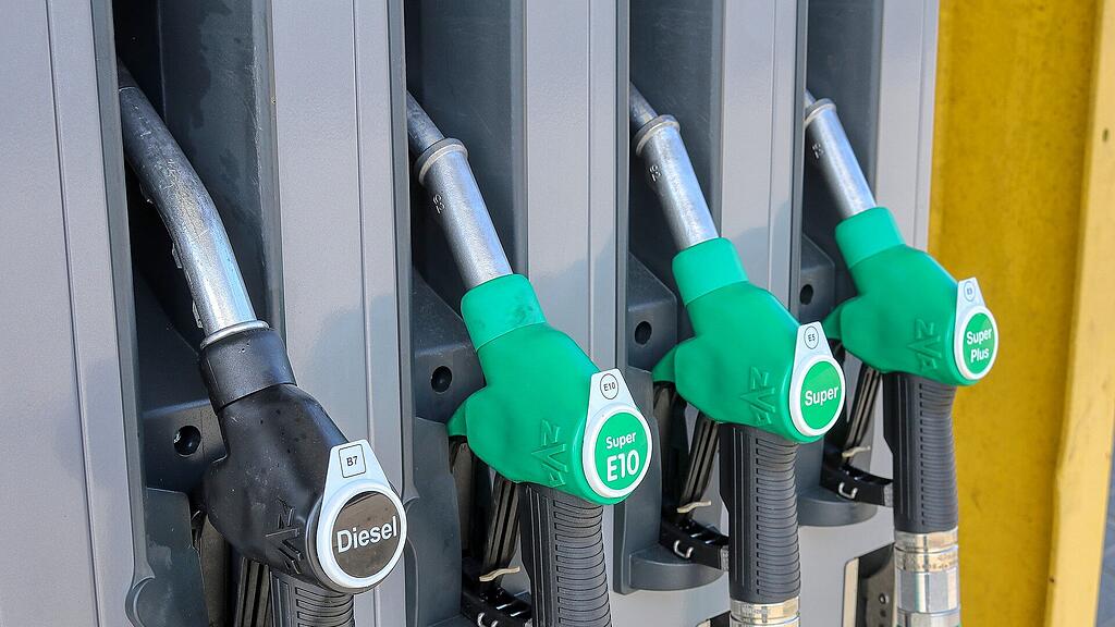 Tankstelle, Zapfsäule, Tanken, Sprit, Benzin, Diesel, SB
