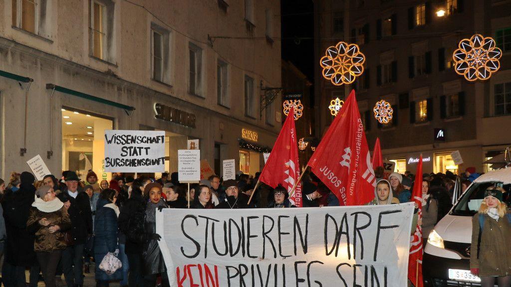 Demo gegen Regierung in Salzburg