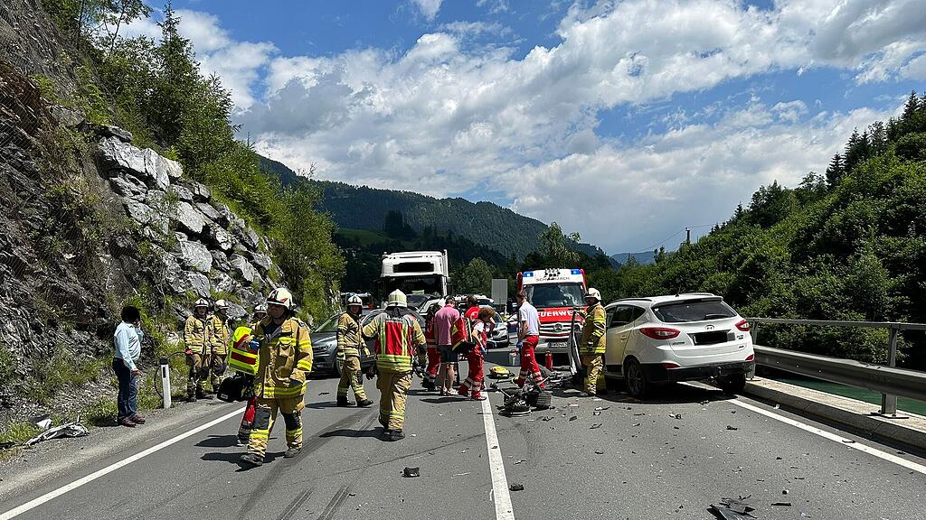Crash mit zwei Verletzten in Schwarzach