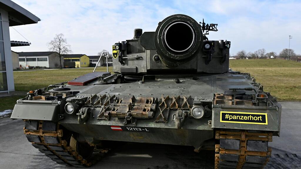 Vorf\u00fchrung mit Leopard-Kampfpanzer in Wels