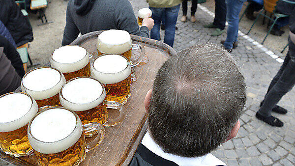 Kellner sind öfter mit Arbeit unzufrieden als der Durchschnitt