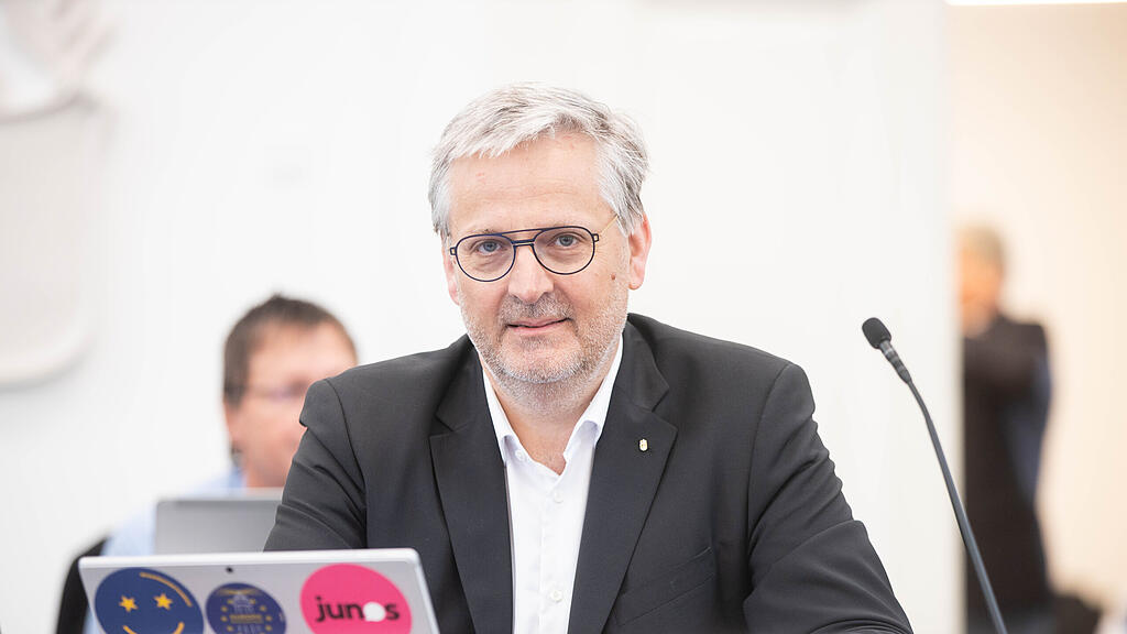 001_Landtag_neuer_Saal_200219.jpg