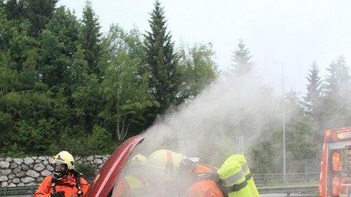 A10: Auto fängt Feuer