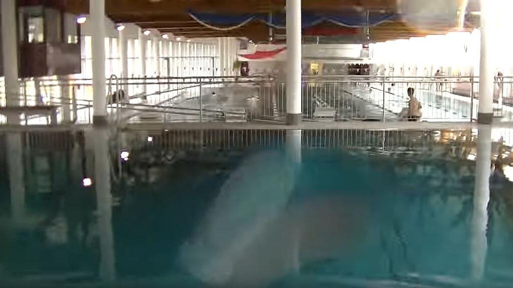 Das Hallenbad in Rif.
