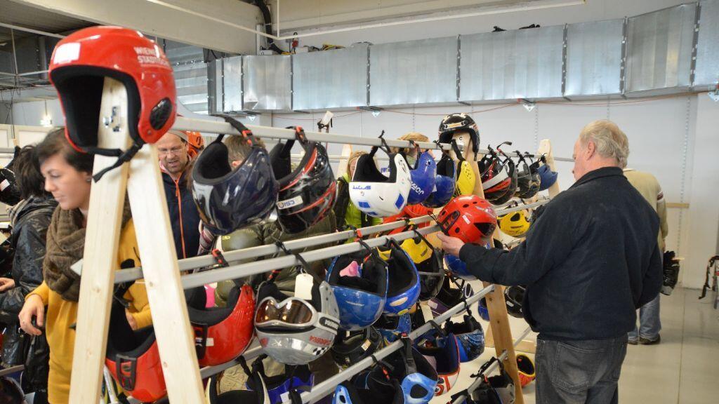 Zahlreiche Salzburgerinnen und Salzburger besuchten am Samstag die Wintertauschbörse der AK in Bergheim.