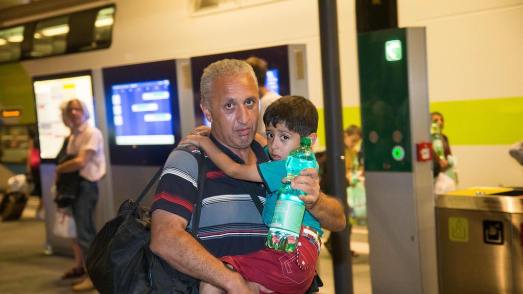 Bis zu 2.000 Flüchtlinge am Salzburger Hauptbahnhof