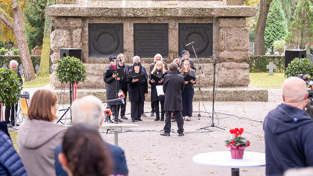 Infopult Kriegerdenkmal Kommunalfriedhof