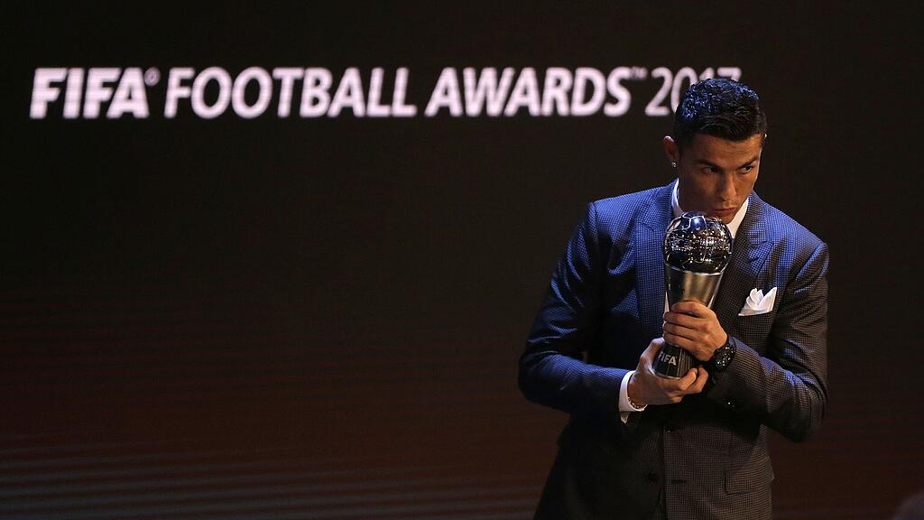 Bereits zum fünften Mal freut sich Christiano Ronaldo über die begehrte Trophäe.