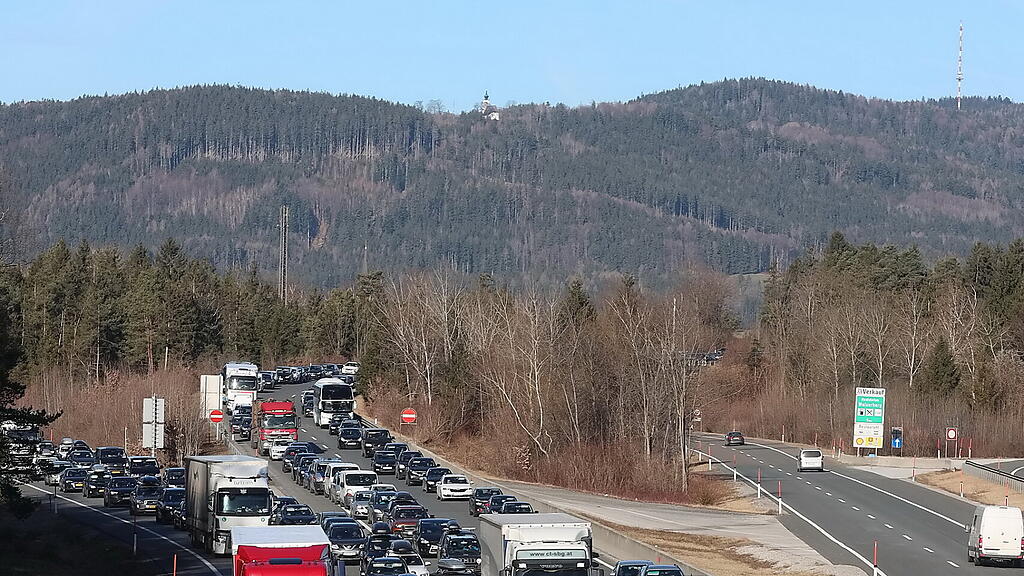 Stau, Urlauber, Reiseverkehr