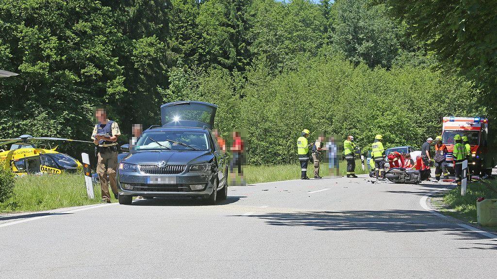 Vespa-Fahrerin in Anger schwer verletzt