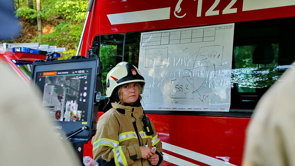 Feuerwehr\u00fcbung in Guggenthal II