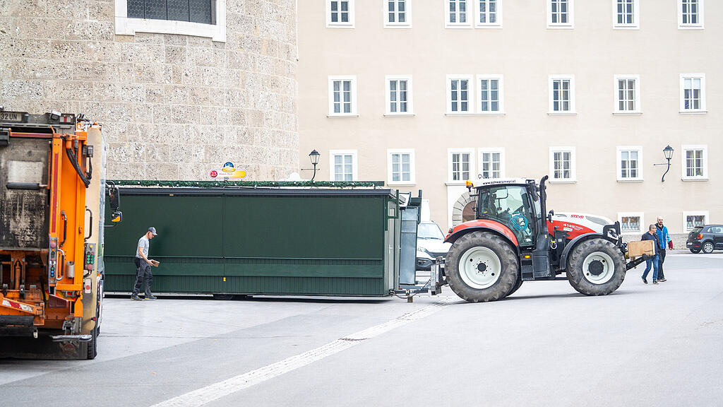 Aufbau Christkindlmarkt