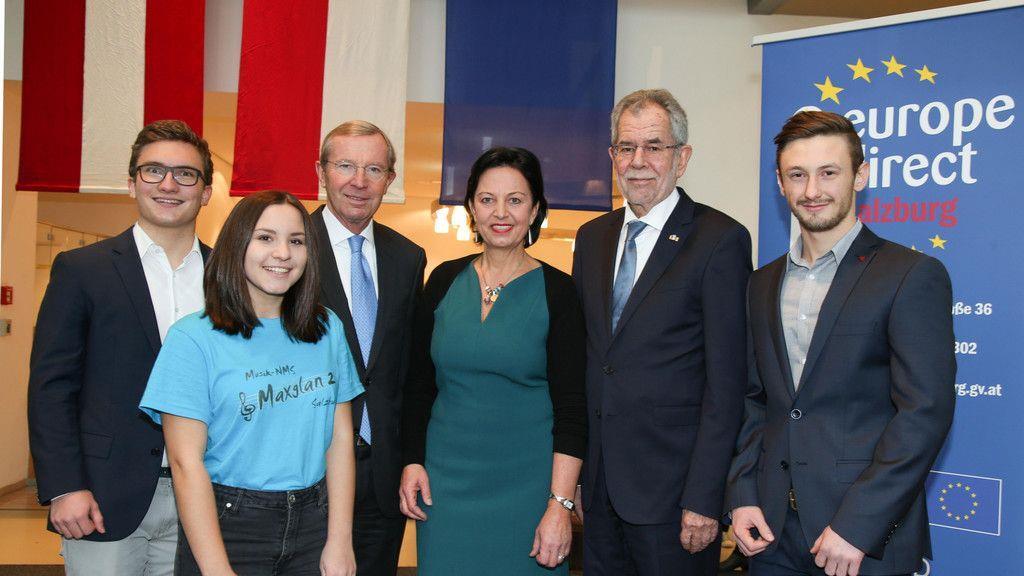 Van der Bellen bei Schülerdiskussion in Salzburg