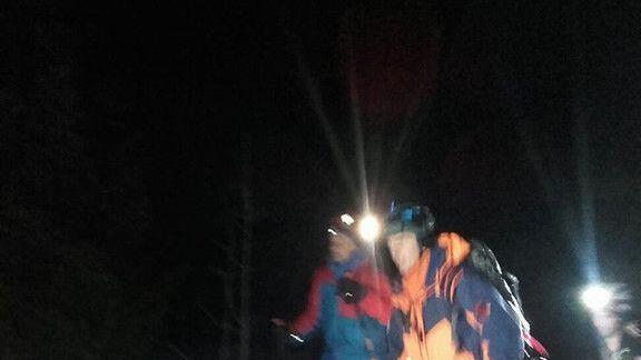 Skitourengeher aus Felswand gerettet