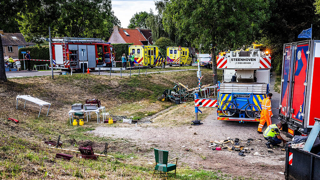 Lkw rast bei Rotterdam in Grillfeier