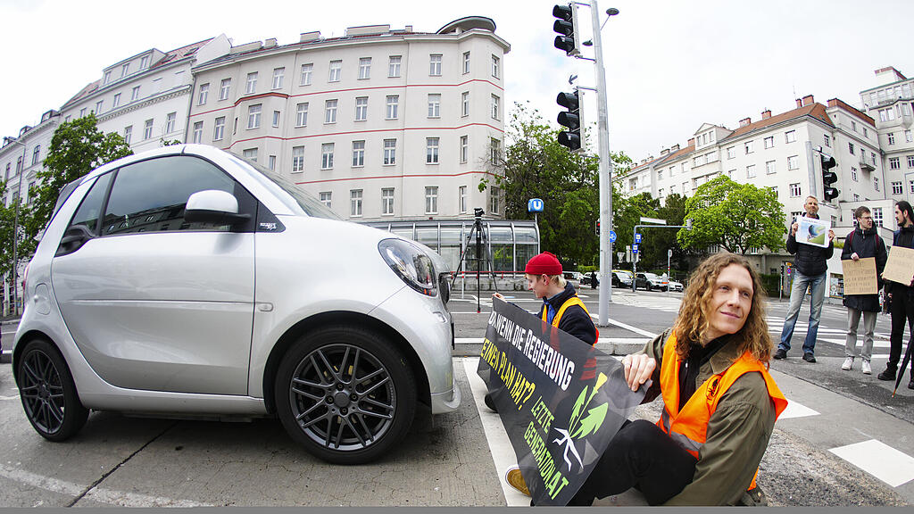Klimaprotest auf Wiener Reichsbrücke