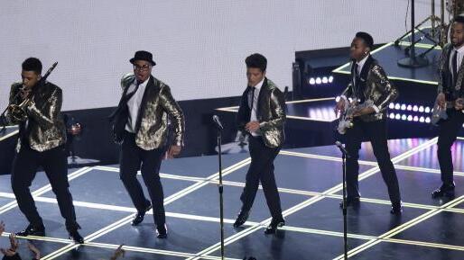Bruno Mars & Red Hot Chili Peppers live beim Super Bowl 2014