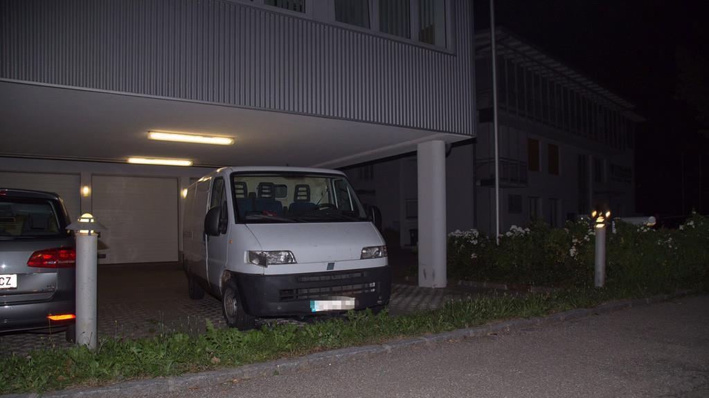 Flüchtlingskinder fast verdurstet: Der Schlepperwagen von St. Peter