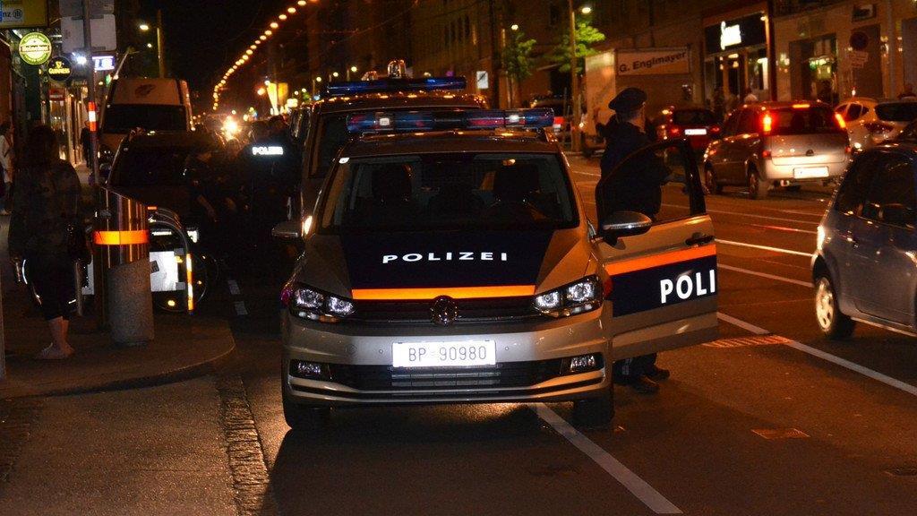 "Mahnwache" und Demo am Brunnenmarkt: Polizeieinsatz