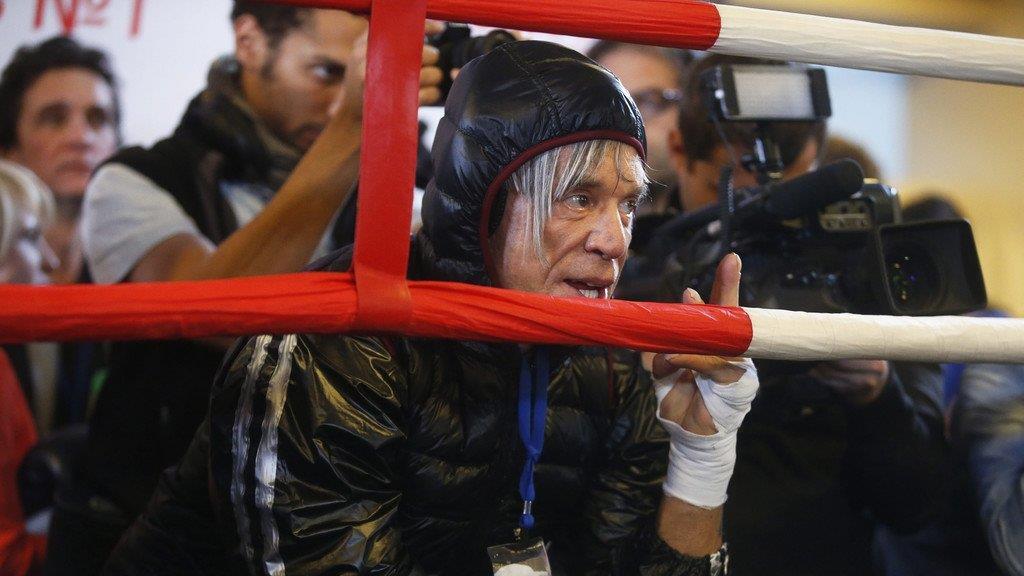 Mickey Rourke steigt mit 62 in den Boxring
