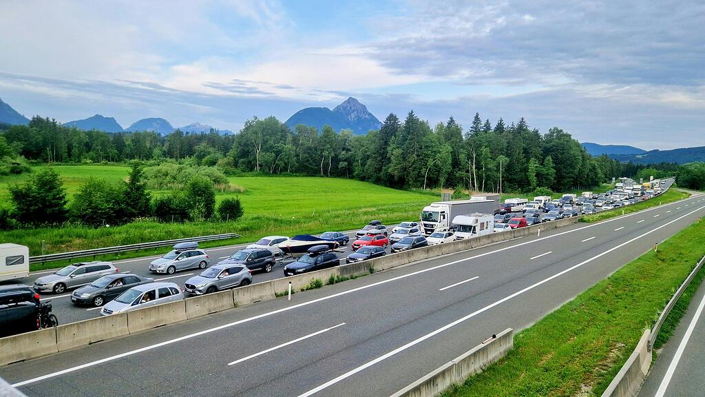 Verkehr A10 Pfingsten
