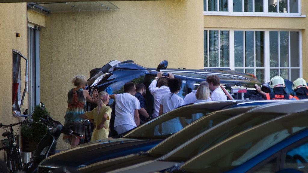 Pkw-Überschlag in Privatklinik